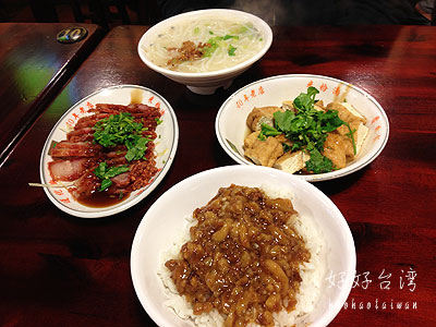 胡通化街米粉湯で魯肉飯と米粉湯ランチ