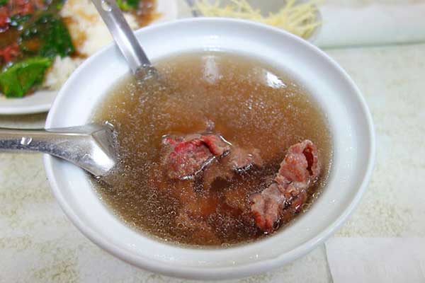 台南の朝ごはん、古都台南の名物・牛肉湯の有名店 府城牛肉湯と文章牛肉湯